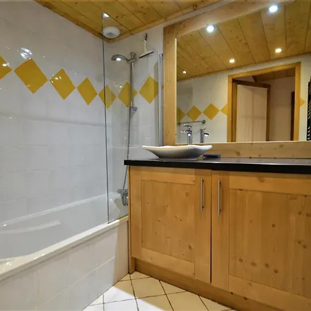 Adele - Pied Des Pistes A St Martin De Belleville Mae-4934