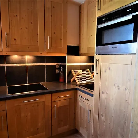Adele - Pied Des Pistes A St Martin De Belleville Mae-4934