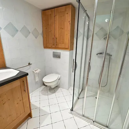 Adele - Pied Des Pistes A St Martin De Belleville Mae-4934 *